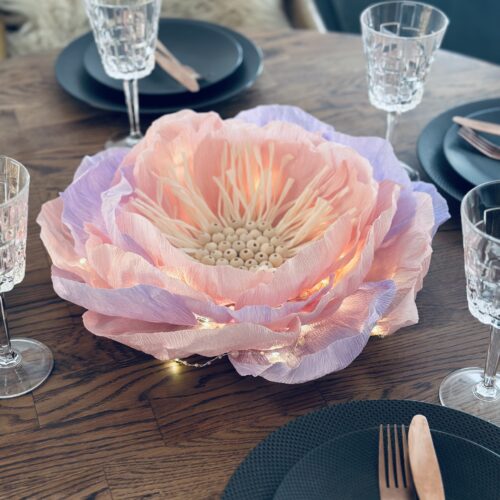 Krepp-paberist lille dekoratsioon